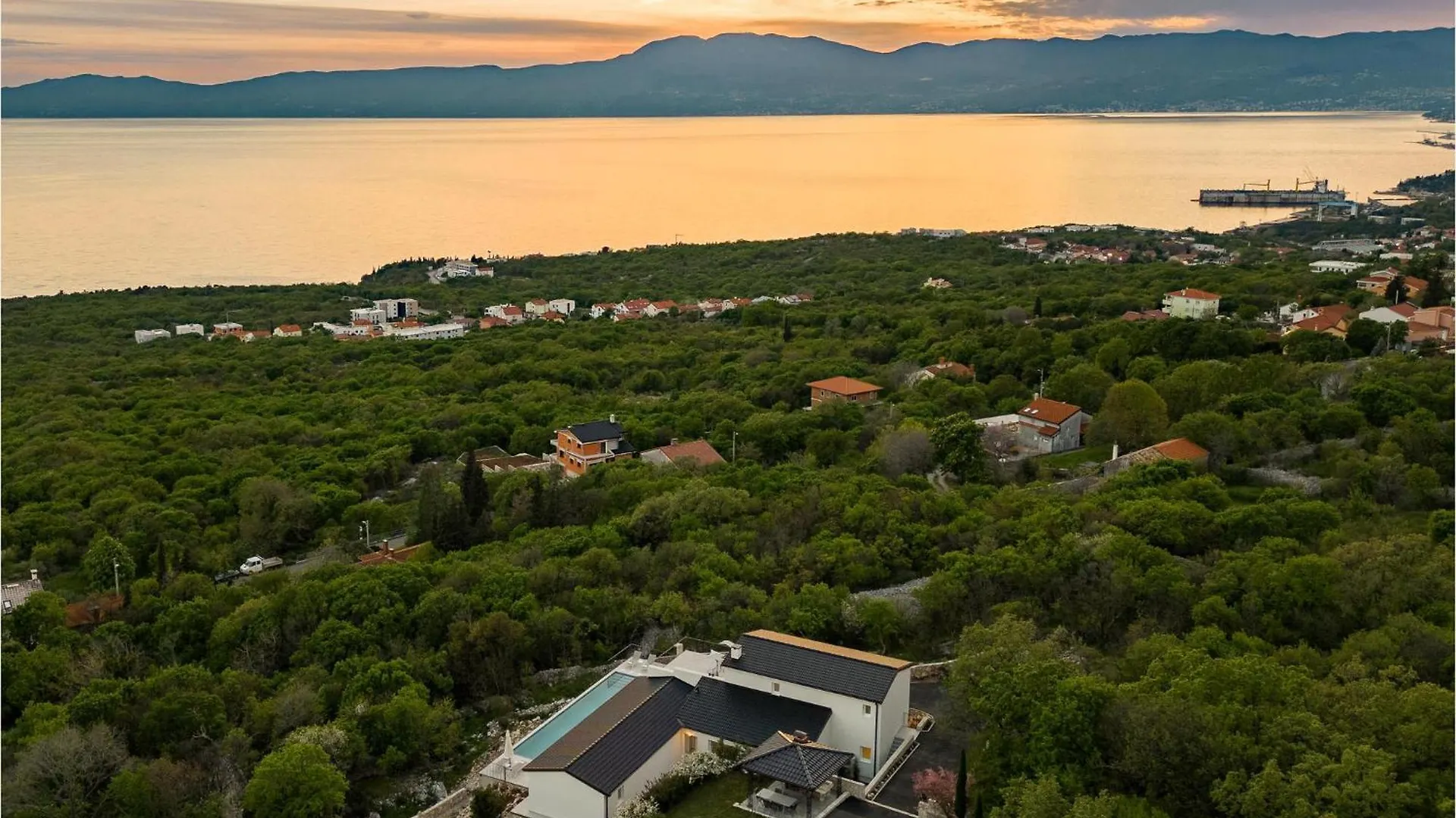 Villa Green Wave Kostrena Holiday home